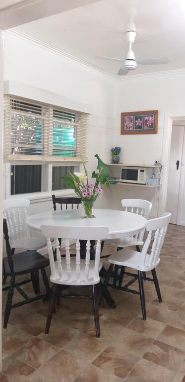 Peaceful Happy Home - Hotels Melbourne 1