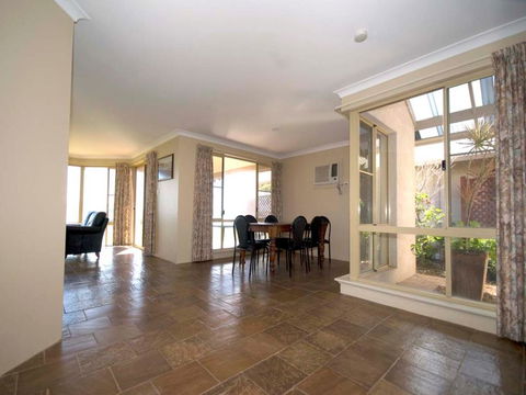 Pelican Shore Oceanfront Villa 6 - Hotels Melbourne 3