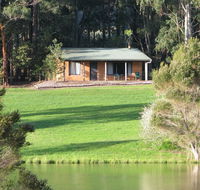 Pemberton Lake View Chalets - Hotels Melbourne