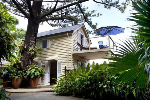 Port Douglas Cottage & Lodge - Hotels Melbourne 0