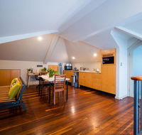 Quiet Private Studio In Strathfield with Kitchenette and Private Bathroom 3min to Station sleeps 6 - Hotels Melbourne