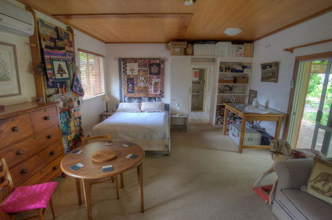 Quilters Studio - Hotels Melbourne 3