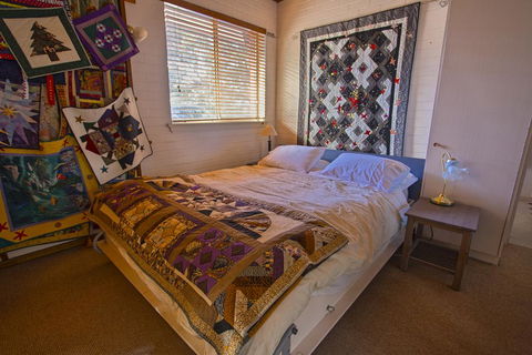 Quilters Studio - Hotels Melbourne 2
