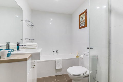 Relax In A Spacious & Modern Townhouse In Asquith - Hotels Melbourne 1