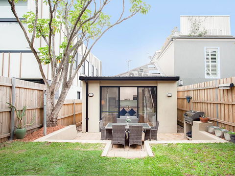 RIPPLES-hosted By:L'Abode Accommodation - Hotels Melbourne 0