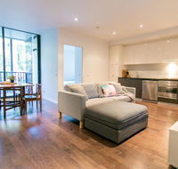 RIVERSIDE RICHMOND LARGE 1 BEDROOM POOLPARKINGNETFLIX - Hotels Melbourne