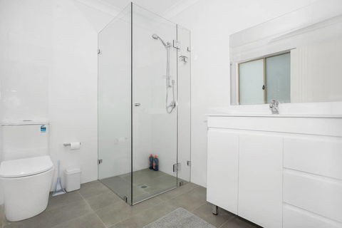 Riverwood Bright 3 Bedroom House With Parking - Hotels Melbourne 2