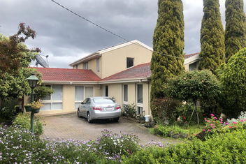Rose Bed And Breakfast with Hotels Melbourne