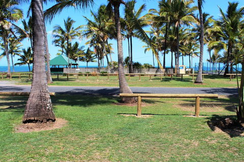 Sarina Beach Motel - Hotels Melbourne 1