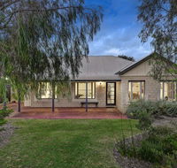 Shady Sheas - Hotels Melbourne
