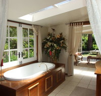 Shakespeare's Wilderness Chalet - Hotels Melbourne