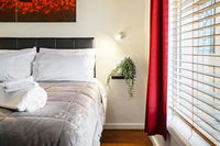 Book Trafalgar Accommodation Vacations Hotels Melbourne Hotels Melbourne
