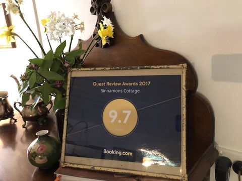 Sinnamons Cottage - Hotels Melbourne 1