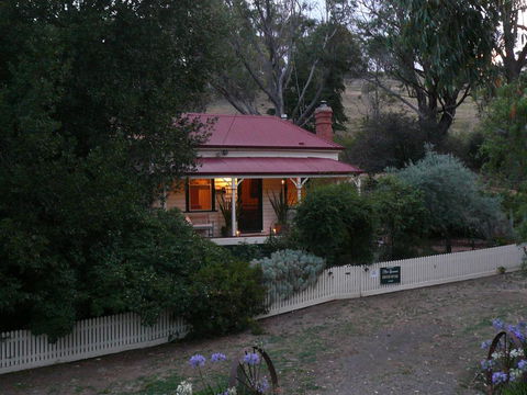 Sinnamons Cottage - Hotels Melbourne 0