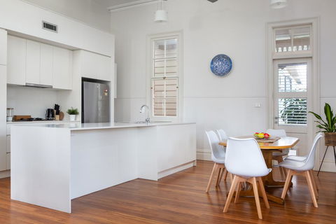 Spacious 2-bed, 2-bath Home With Parking And Balcony - Hotels Melbourne 1