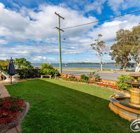 Spoil yourself with the perfect position of this first floor Unit - Hotels Melbourne