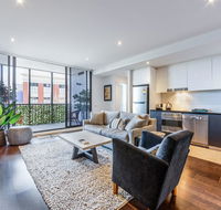 Stylish 2-bed 2 bath with free parking pool gym wifi - Hotels Melbourne