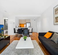 Stylish Apartment With Large Balcony and Parking - Hotels Melbourne