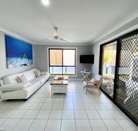 STYLISH RESIDENCE LARGE PRIVATE YARD - CLOSE TO DREAMWORLD - Hotels Melbourne