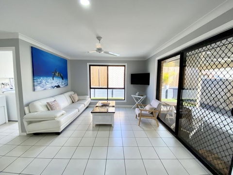 STYLISH RESIDENCE, LARGE PRIVATE YARD - CLOSE TO DREAMWORLD - Hotels Melbourne 0