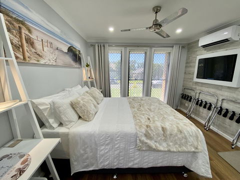STYLISH UNIT - CLOSE TO DREAMWORLD - Hotels Melbourne 0