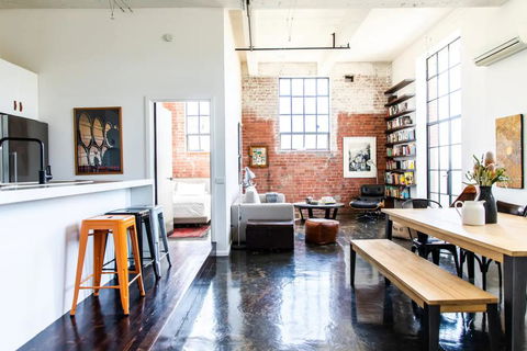Stylish Warehouse Conversion In The Heart Of Fitzroy - Hotels Melbourne 1