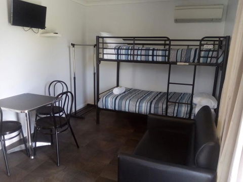 Summit Cabin - Hotels Melbourne 1