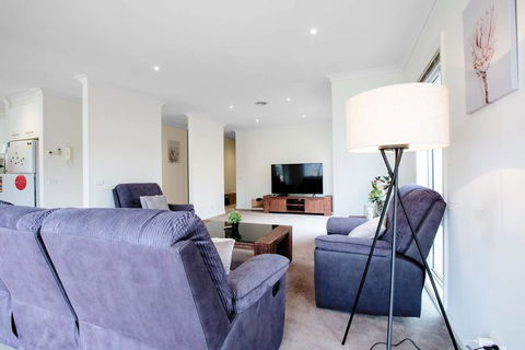 Superb Luxe 5BR House@Point Cook Near Lake - Hotels Melbourne 3
