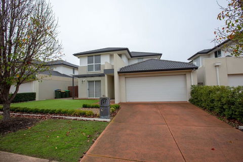 Superb Luxe 5BR House@Point Cook Near Lake - Hotels Melbourne 0