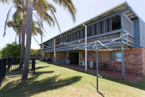 Surf And Sunsets, Beach Holiday Home Mandurah - Hotels Melbourne 1