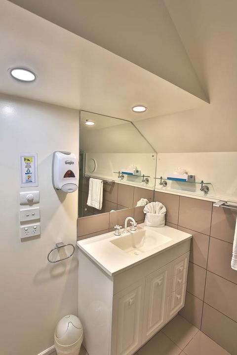Stamps Of Stanley - Hotels Melbourne 4
