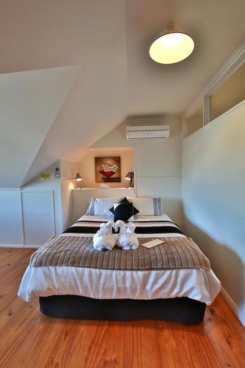 Stamps Of Stanley - Hotels Melbourne 9