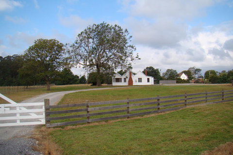 Buttons Cottage For Canyon & Rain Forest Walks With In House Dining - Hotels Melbourne 16