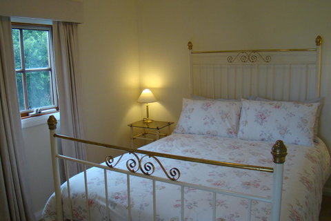 Buttons Cottage For Canyon & Rain Forest Walks With In House Dining - Hotels Melbourne 10