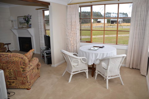 Buttons Cottage For Canyon & Rain Forest Walks With In House Dining - Hotels Melbourne 12