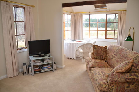 Buttons Cottage For Canyon & Rain Forest Walks With In House Dining - Hotels Melbourne 15