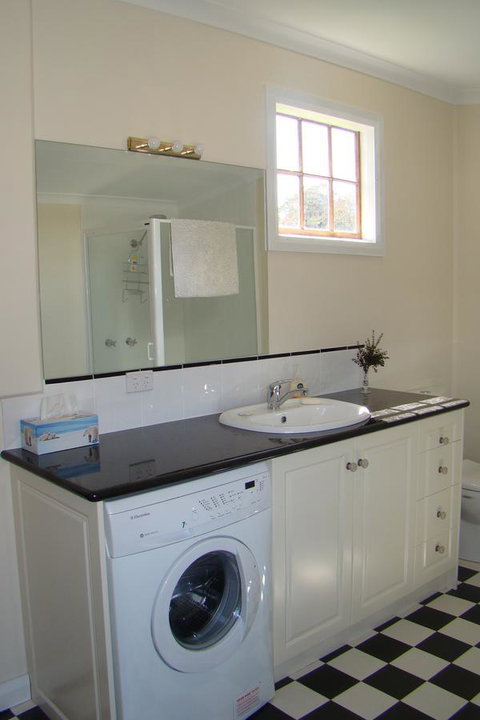 Buttons Cottage For Canyon & Rain Forest Walks With In House Dining - Hotels Melbourne 17