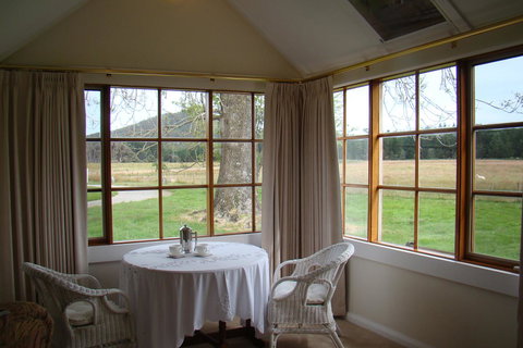 Buttons Cottage For Canyon & Rain Forest Walks With In House Dining - Hotels Melbourne 24
