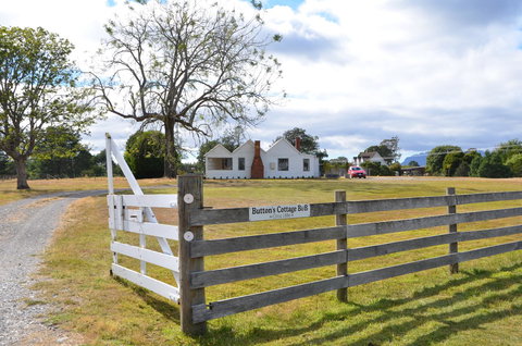 Buttons Cottage For Canyon & Rain Forest Walks With In House Dining - Hotels Melbourne 1