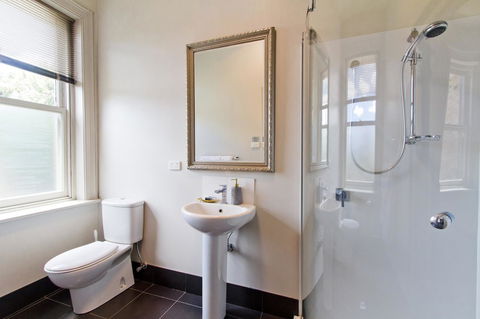 Deloraine Hotel - Hotels Melbourne 25