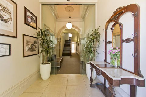 Deloraine Hotel - Hotels Melbourne 3