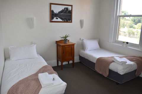 Deloraine Hotel - Hotels Melbourne 8