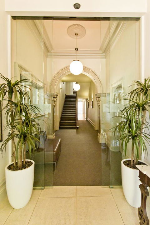 Deloraine Hotel - Hotels Melbourne 18