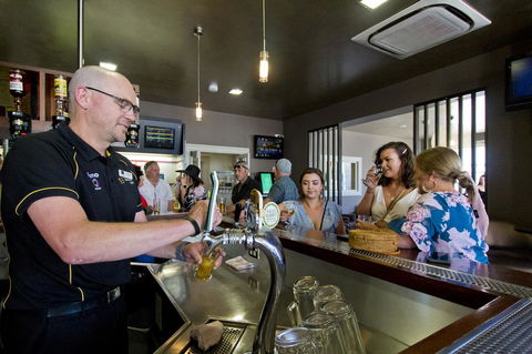 Deloraine Hotel - Hotels Melbourne 12