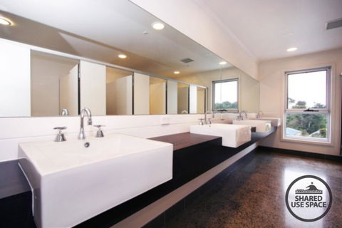 The Island Accommodation - Hotels Melbourne 4