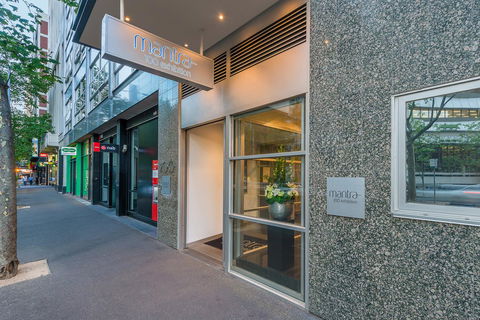 Mantra 100 Exhibition - Hotels Melbourne 5