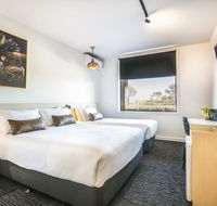 Nightcap at The Cheeky Squire - Hotels Melbourne