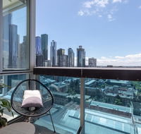 La Maison - Great View Free Parking Pool Gym Perfectly located 2BR apartment - Hotels Melbourne