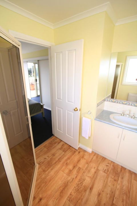 Hamilton Townhouse Motel - Hotels Melbourne 2