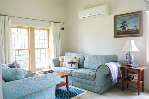 Miss Pym's Cottage - Hotels Melbourne 41